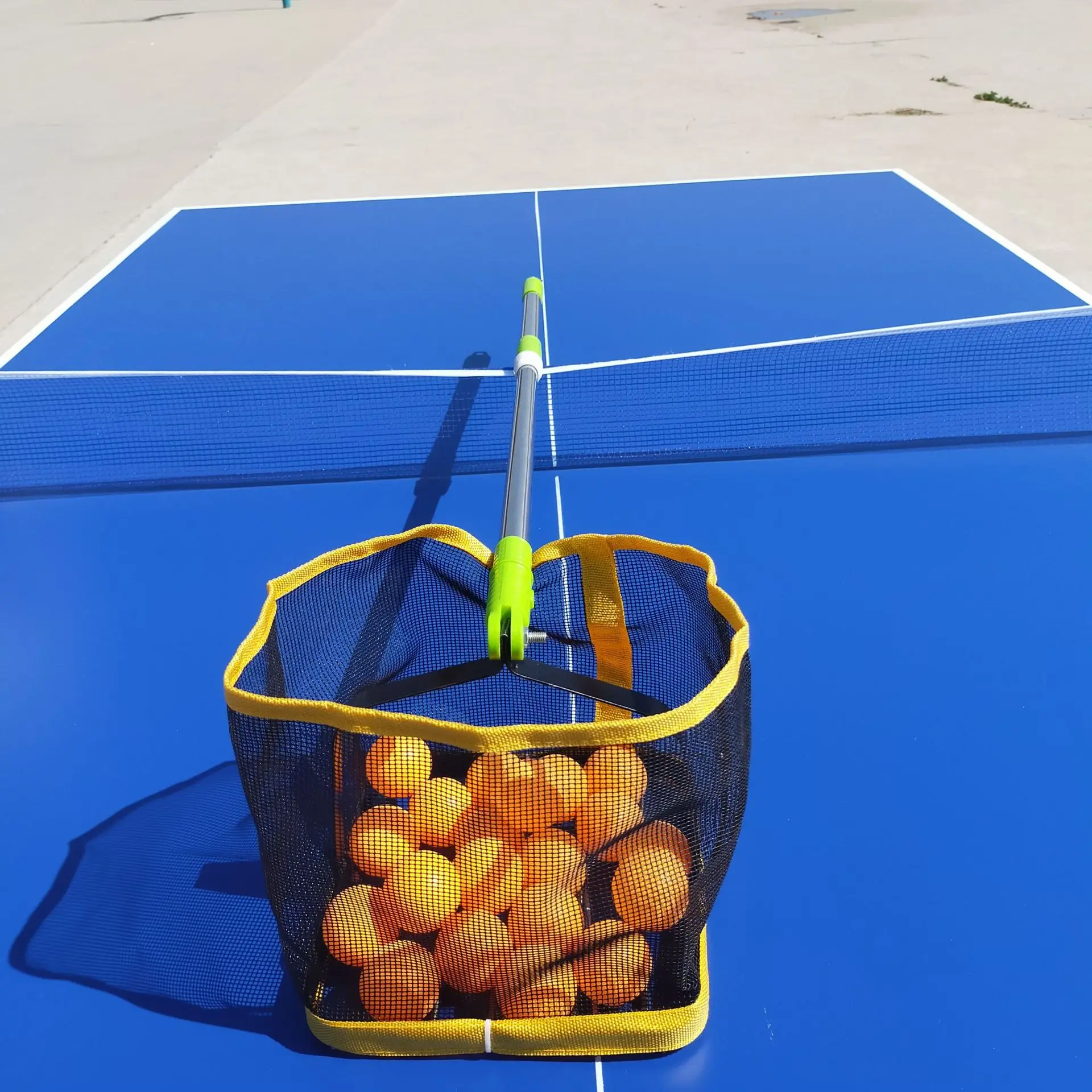 The Table Tennis Ball Picker with Retractable Design Features a Multi-angle Collection Net for Efficient Ball Retrievalpromote s