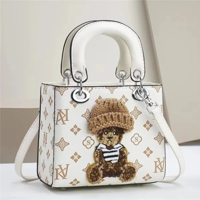 

Classic Minimalist Vintage Diaper Bag For Women Designer Leather Large Capacity Tote Luxury Elegant Fashionable Stylish Commuter