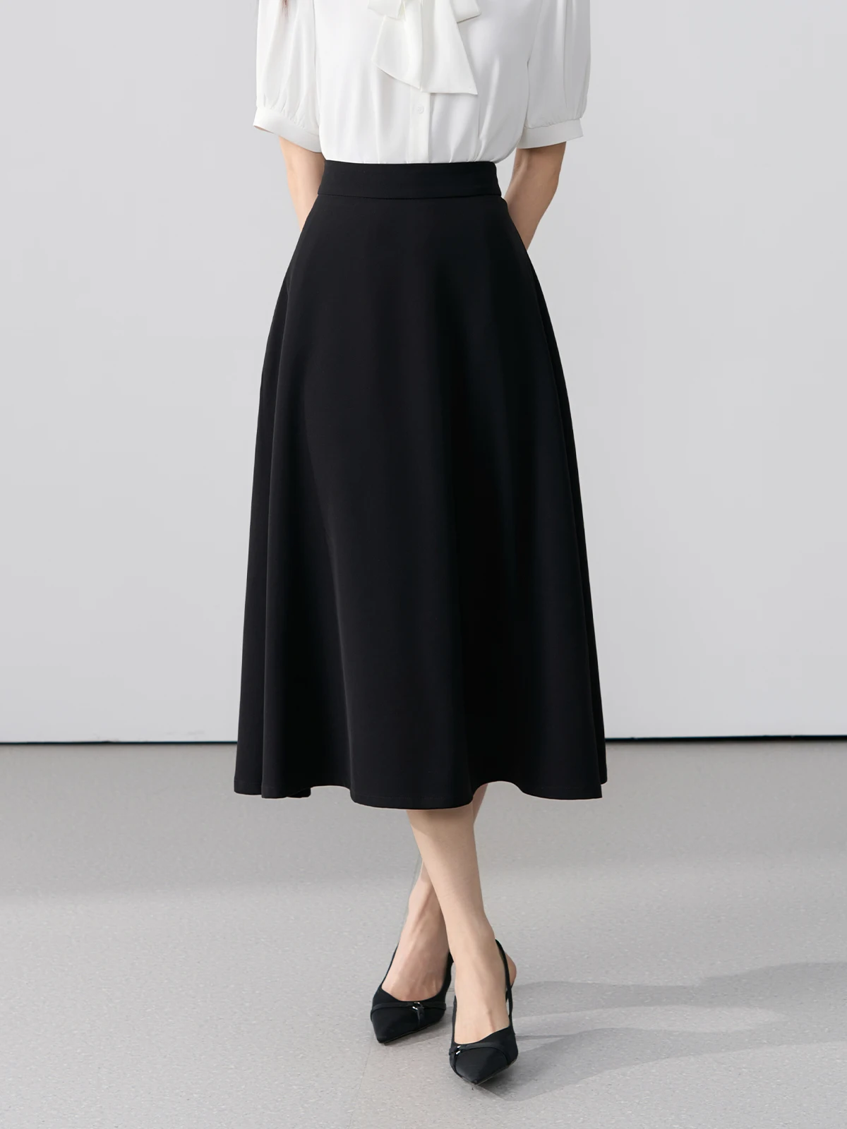 

Черный костюм с юбкой А-силуэта для женщин: элегантный, для собеседований, деловой повседневный стиль, весна-лето, короткий, профессиональный крой