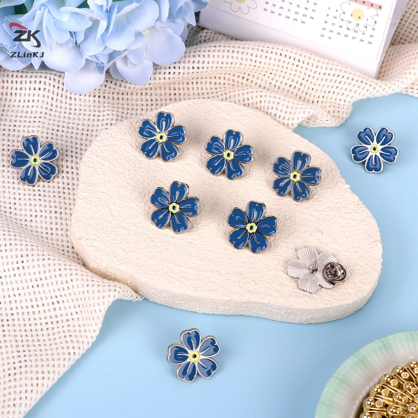 50 Stück blaue Anstecknadeln „Forget Me Not Flower“, Anstecknadeln, große Feier des Lebens, Beerdigungsgeschenke