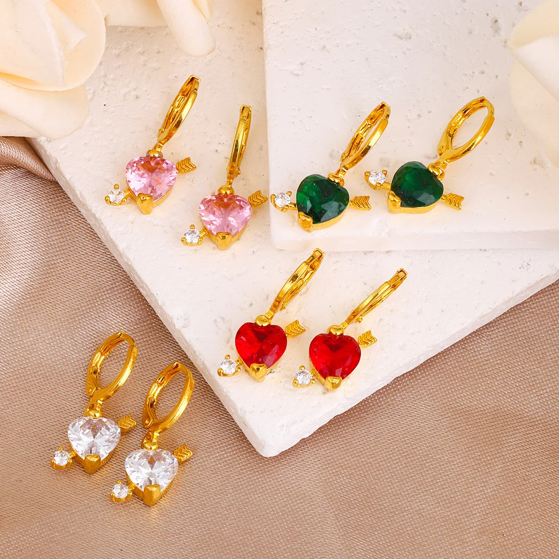 Elegant Gemstone Arrow through Heart Huggie Hoop Earrings for Women Gold Plated CZ Cupid Heart Charms Ear Buckle Cute Jewelry