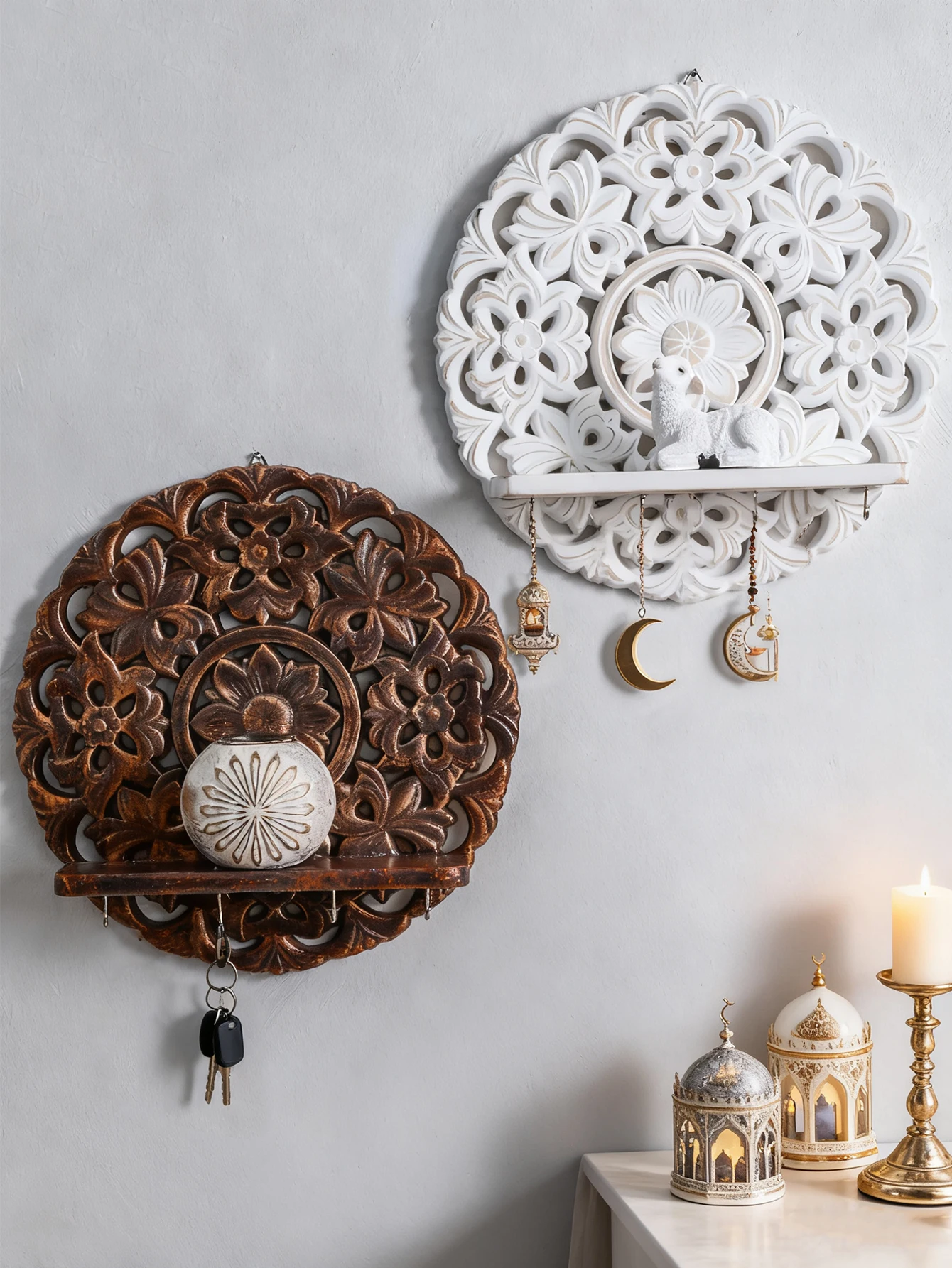 Boho-Wandregale aus Holz, weißes und braunes Blumengeschnitztes Design, dekoratives Hängeregal mit Haken für Eingangs- und Heimwanddekoration