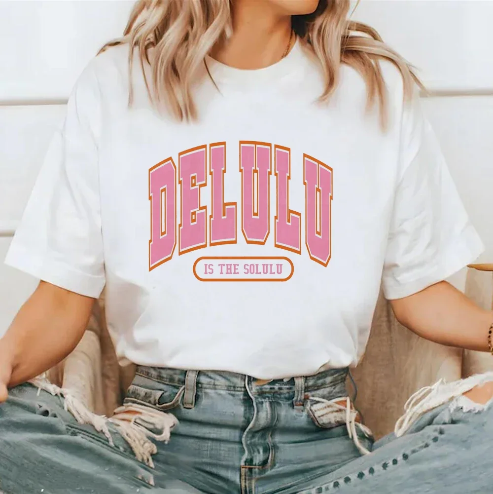 Delulu Is The Solulu Printed Letter Women's Sweet Printed Pattern T-Shirt Short Sleeved Women's Casual Style Printed T-Shirt.