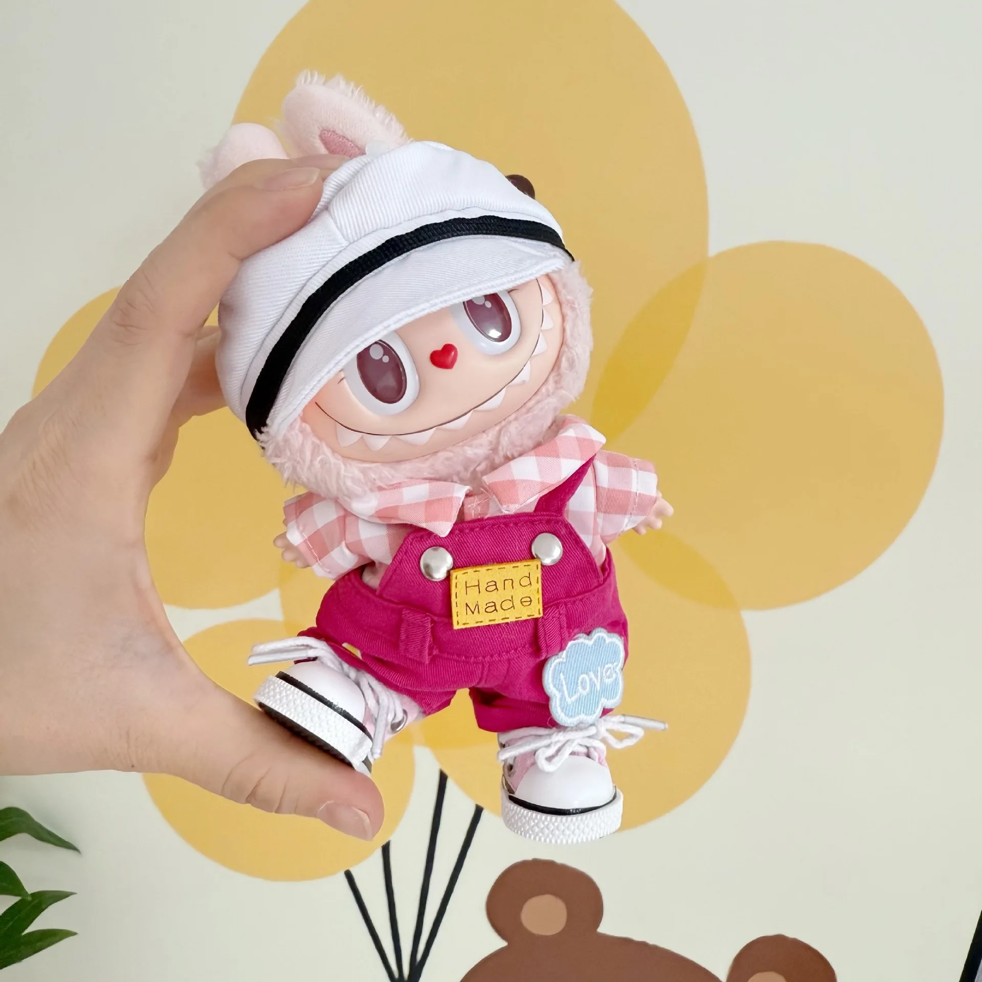 1世代～3世代のラビュブ用ドール服 15/17cm マルチカラーチェック柄シャツ サスペンダーパンツ 帽子セット – 漫画風遊び心のあるスタイルの衣装