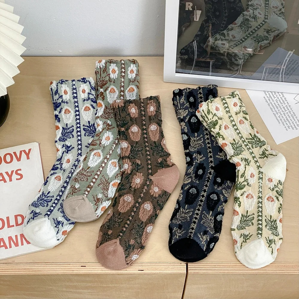 Korean Flower Retro Wind Socks Medium Tube Women's  New Sweet Medium Tube Socks Breathable, Cute and Simple