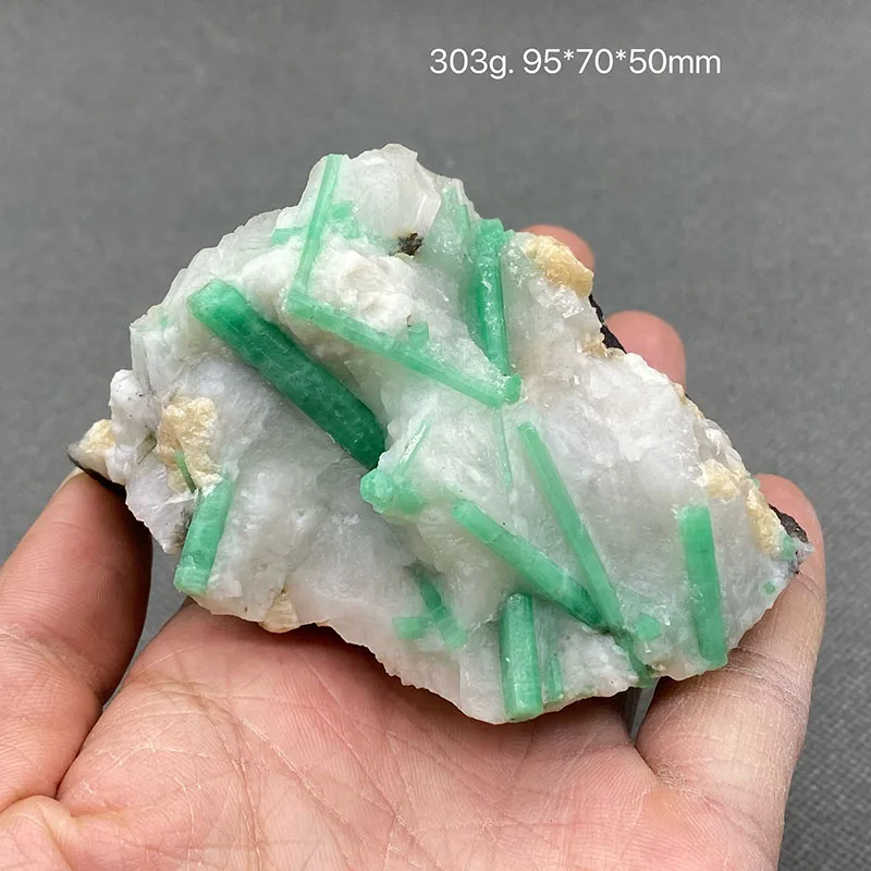 100% Natural green emerald mineral gem-grade crystal specimens stones and crystals quartz crystals