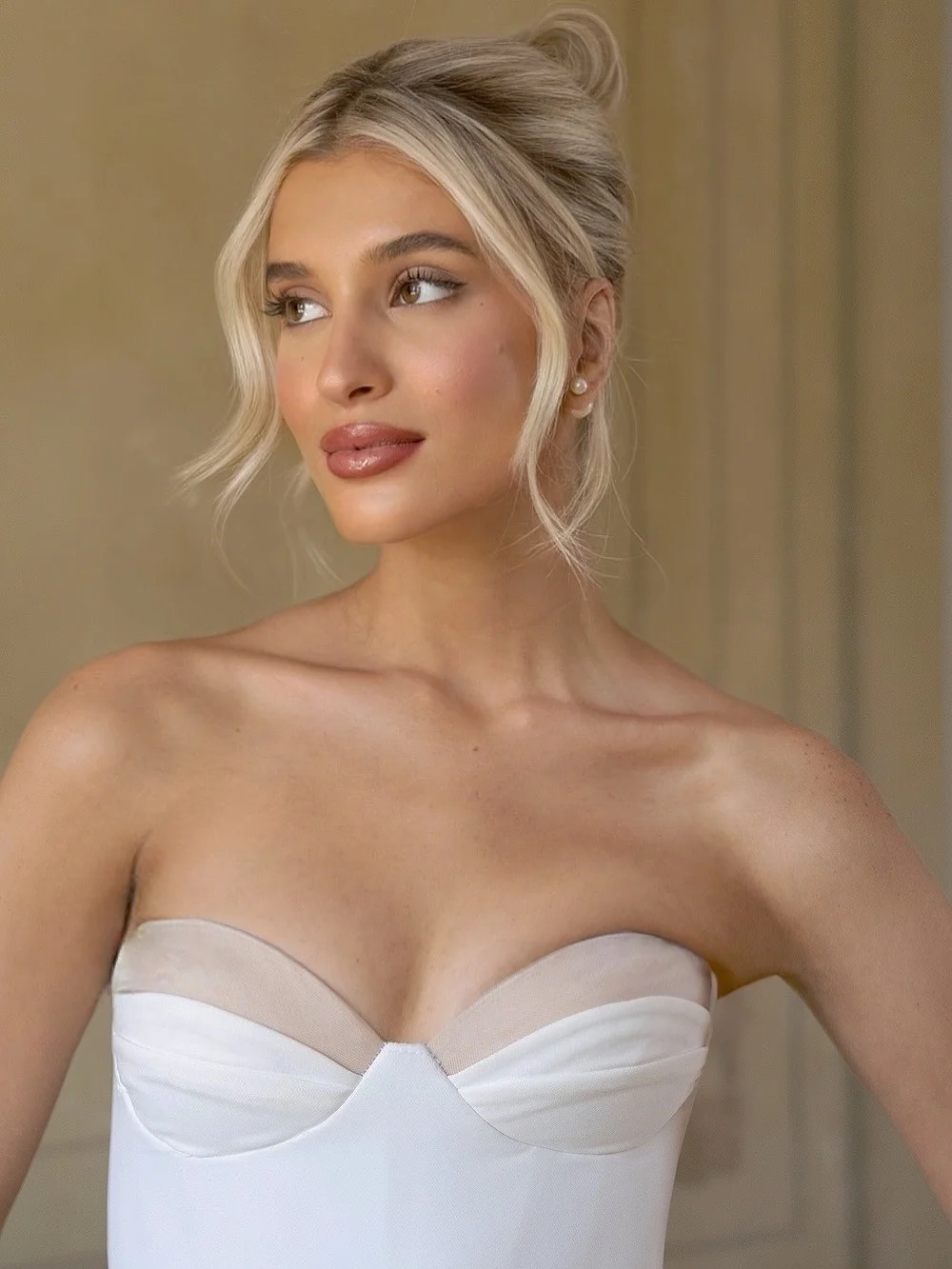 Vestidos de novia blancos personalizados con cuello de corazón de Tokio, vestidos de novia sin mangas con cordones en la espalda, vestidos de novia de cola de corte de sirena