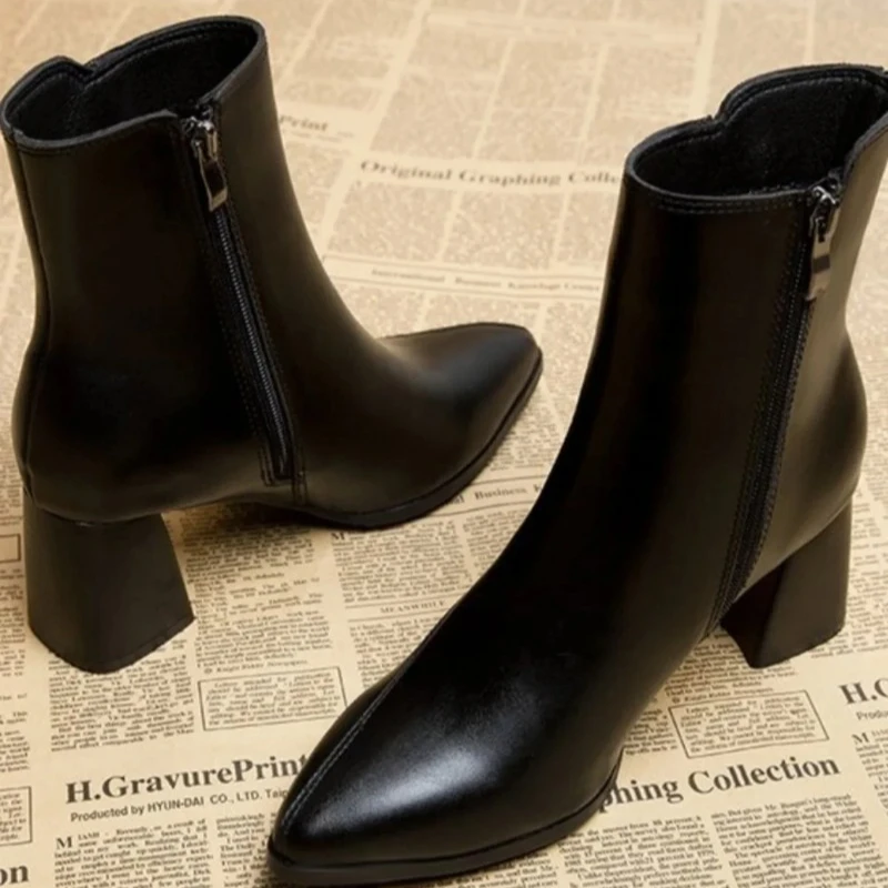 

High Quality New Fashion Pointed Toe Thick Heel Side Zipper Short Tube Boots for Women in Autumn Winter of 2026 Zapatos De Mujer