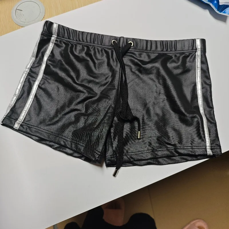2026 Herren Sportshorts mit niedriger Taille, flachem Saum, atmungsaktiv, schnelltrocknend, lässige Dreiviertel-Fitness-Shorts für Herren BS416