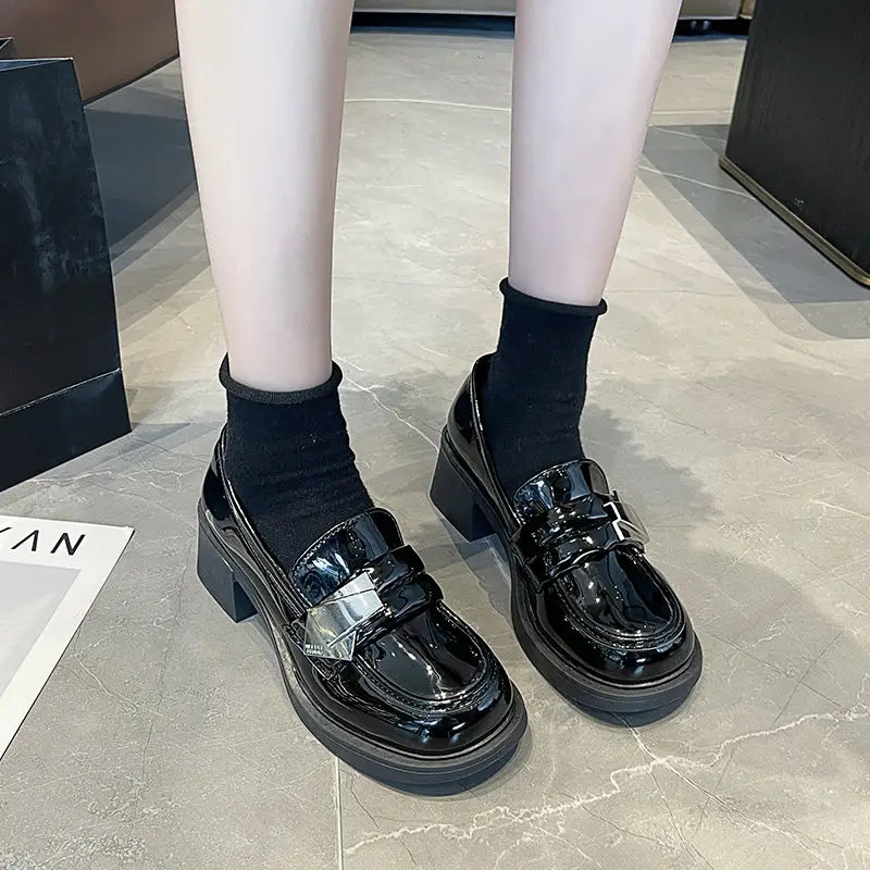 Buty damskie gotyckie wsuwane mokasyny obuwie damskie styl japoński Lolita czarne buty Mary Jane trendy 2024 oferty stylowe