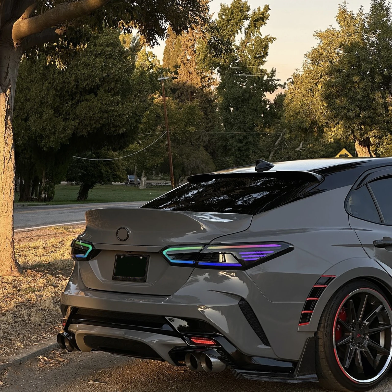 

DK MOTION стоп-сигнал задний фонарь RGB цвет последовательный для TOYOTA Camry 2016-2023