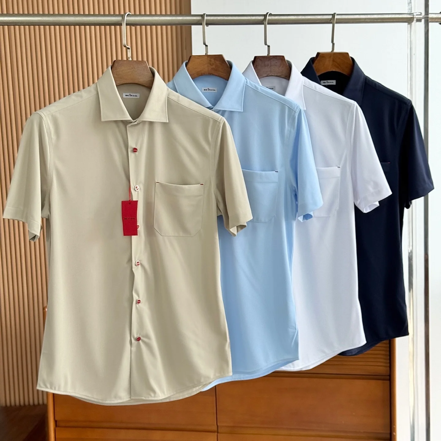 

Kiton Casual Lapel Short Sleeve Solid Color Shirt