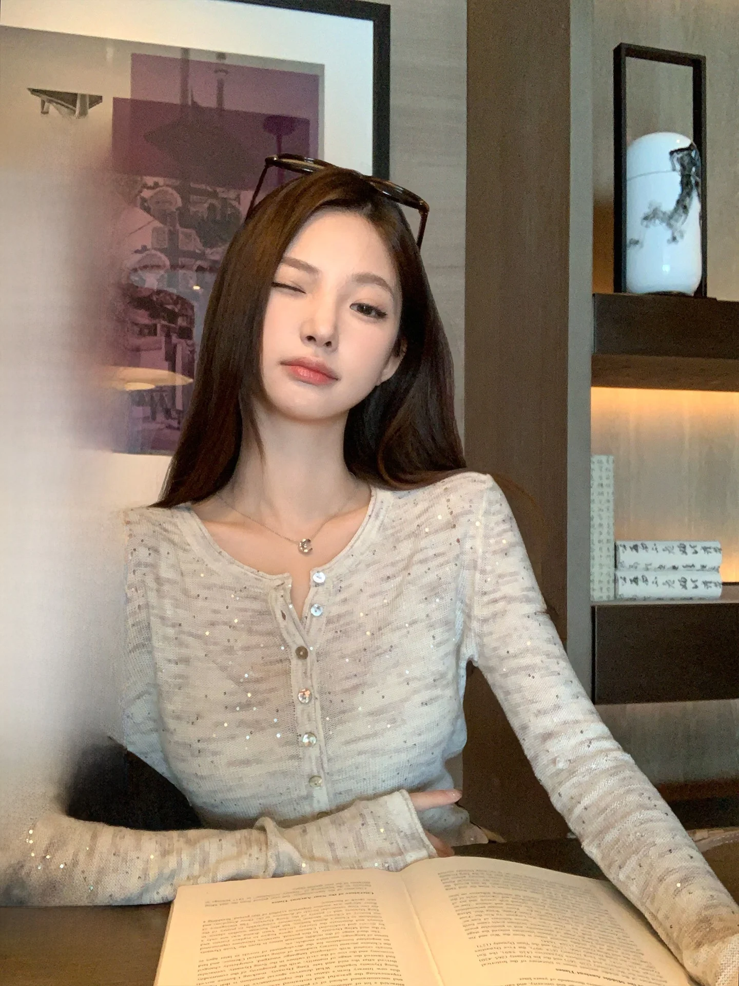 

Вязаный свитер Buleng для женщин, повседневный, приталенный, с длинными рукавами, круглым вырезом, открытой передней частью, с жемчугом, яркий, осенне-зимний топ