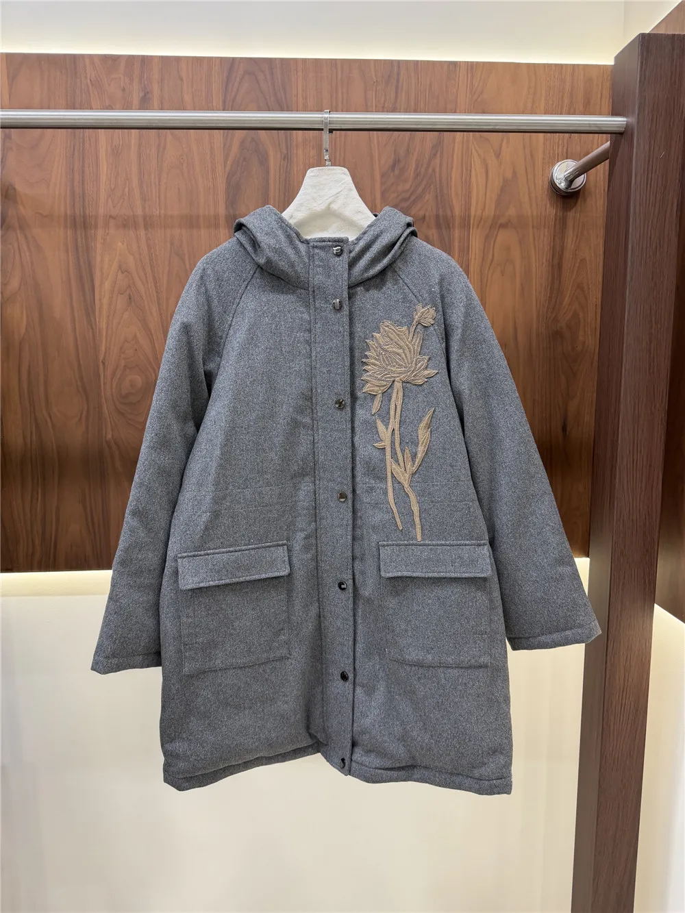 2026 Collection Women's Hooded Thicken Mid-Length Goose Down Jacket Embroidery Beaded Chain Detail