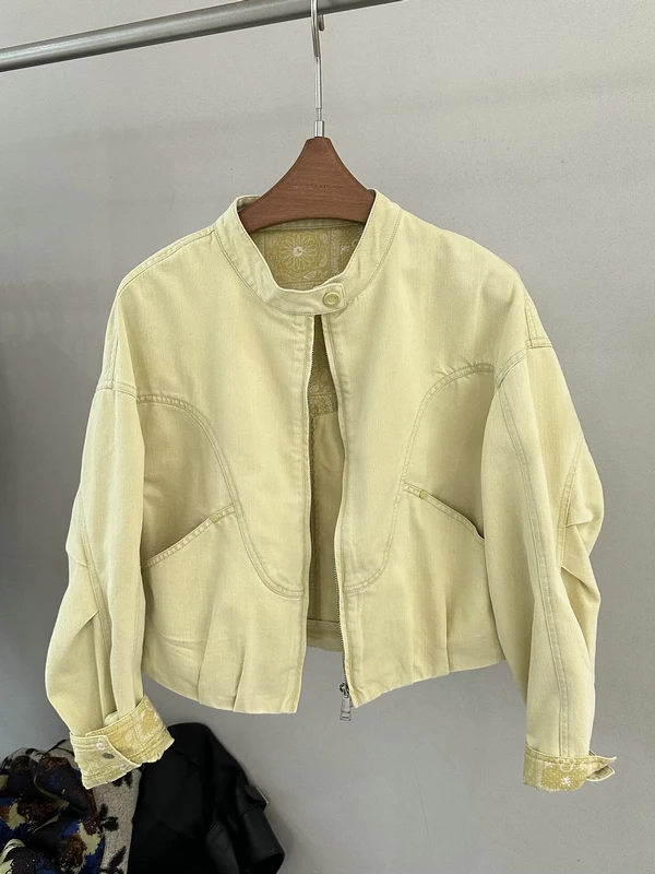 

Женская джинсовая куртка с цветочным принтом, с манжетами на рукавах, карманами на молнии, плиссированными рукавами, короткое пальто, функциональный стиль, стандартный крой, другие размеры M...