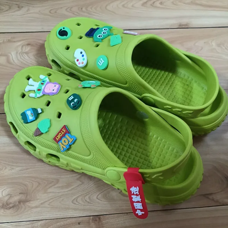 New Buzz Lightyear scarpe con foro per bambini pantofole per ragazzi e ragazze estate antiscivolo suola morbida scarpe da spiaggia in uscita per