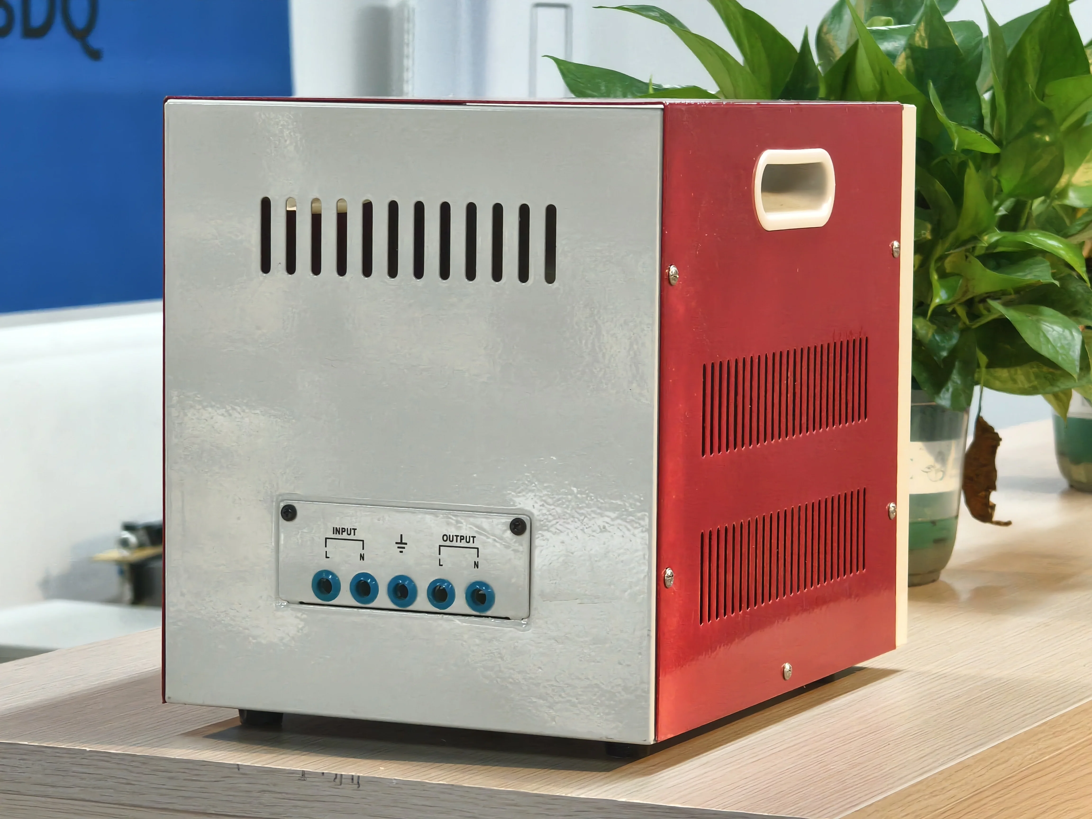 

Svc-2kva 3kva 5kva 6kva 12kva 20kva 30kva High-precision Fully Automatic Ac Voltage Stabilizer