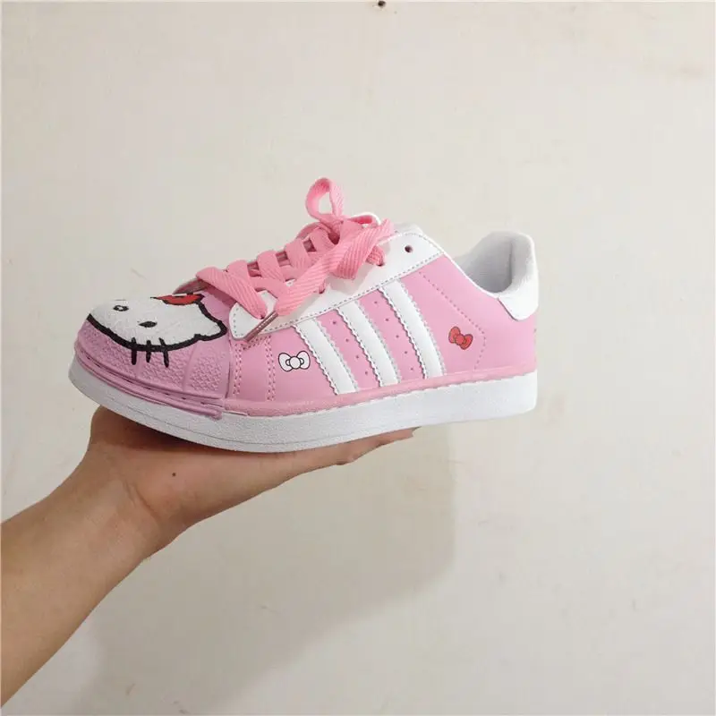 Sanrio Hello Kitty Casual Boardshorts Cowry Anime Cartoon Low-top Boardshorts Autumn New Retro and Versatile Casual Shoes