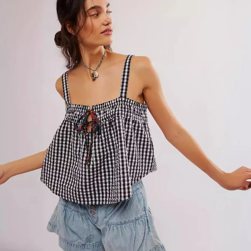 The new women's top with checkered pleats sexy vest from Europe and America for spring summer is hot and spicy fashion commuting