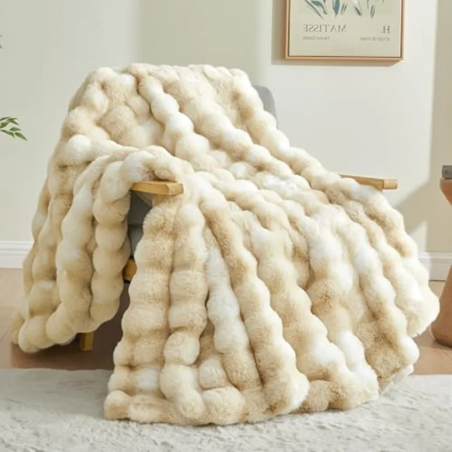 

Faux Fur Throw Blanket for Couch, Decorative Plush Bubble Blanket - Super Soft and Cozy Fluffy Faux Rabbit Fur Blanket for Wome