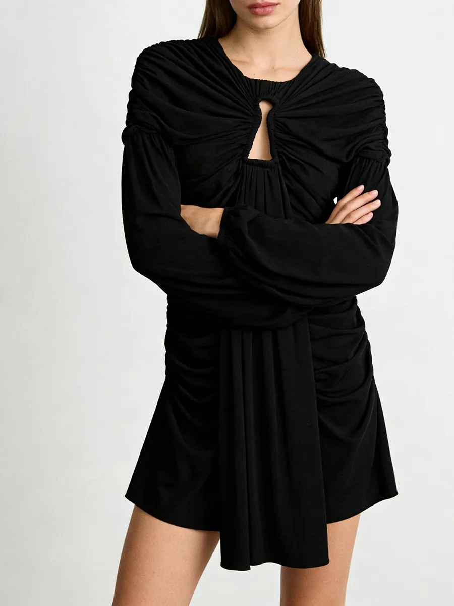 TWOTWINSTYLE الصلبة الجوف خارج تقسم طيات فساتين الموضة للنساء الجولة الرقبة طويلة الأكمام المرقعة الشريط فستان أنثى جديد