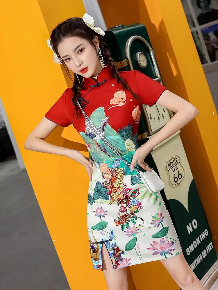 

Модное красное ципао для молодых женщин: традиционный китайский костюм с коротким рукавом и низким разрезом, повседневное платье ципао для молодых девушек