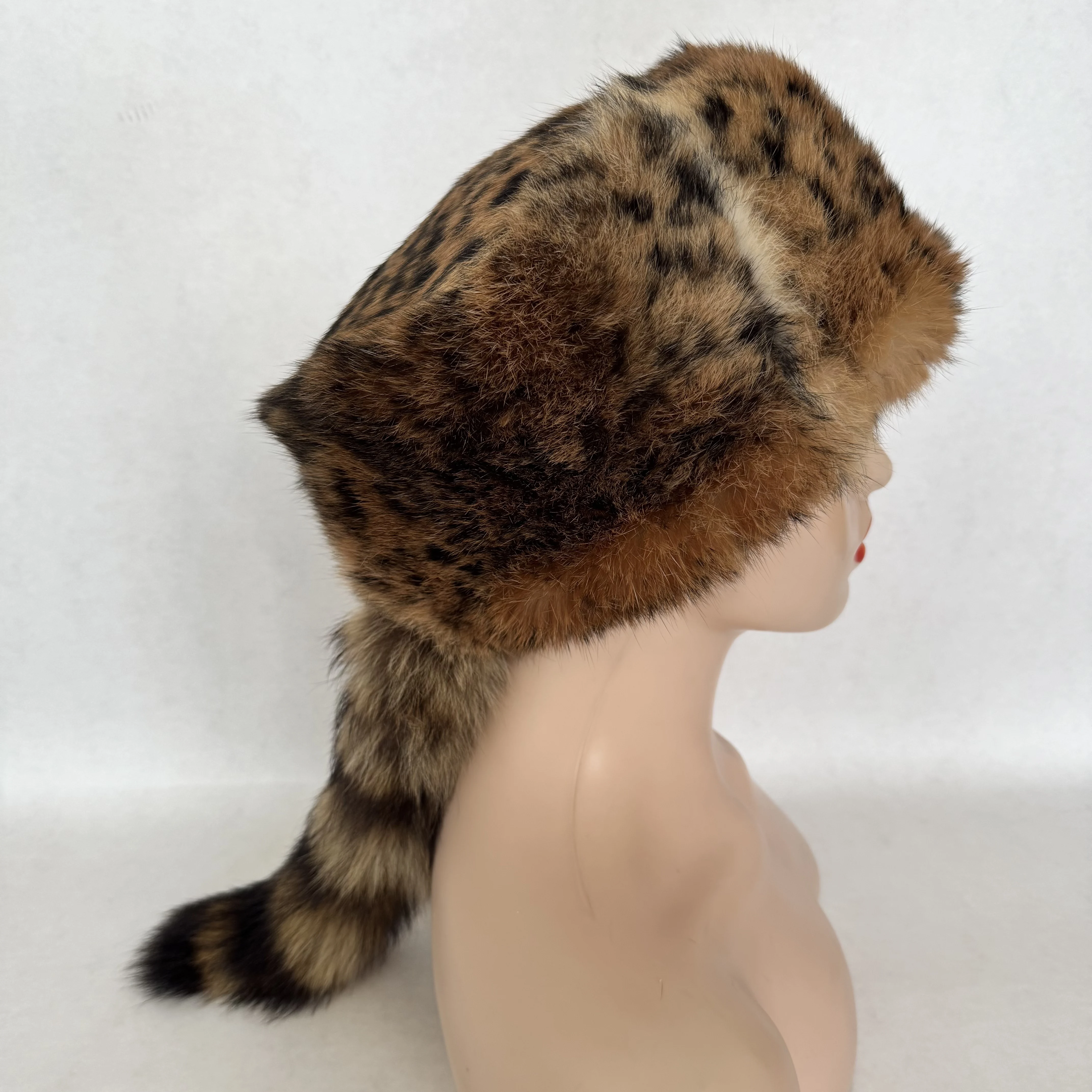 Real Raccoon Hat with Tail for Men Women Rabbit Fur Davey Crockett Coonskin Hat Russian Ushanka Fur Hats