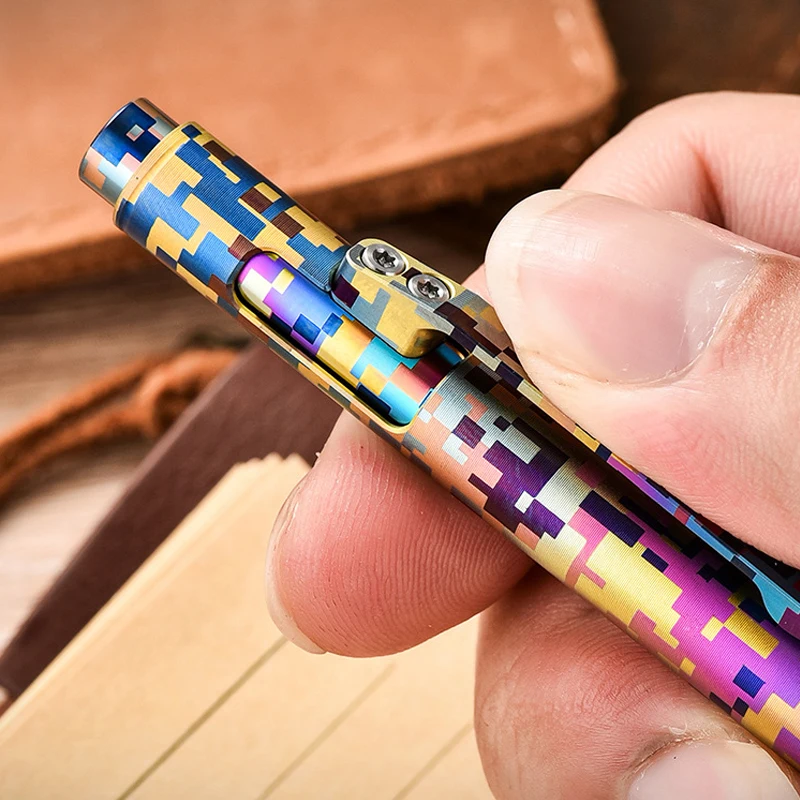 قلم تكتيكي محمول من سبائك التيتانيوم EDC للاستخدام الخارجي، قلم مسمار مموه رقمي، أداة كسر نافذة السيارة في حالات الطوارئ