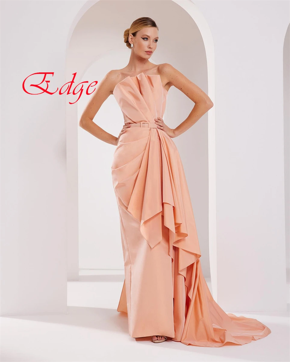 ที่กําหนดเองอย่างเป็นทางการแชมเปญ Jersey ชุดราตรีโมเดิร์น Strapless แขนกุดซิปด้านหลัง Ruched Sweep Train Homecoming Dress