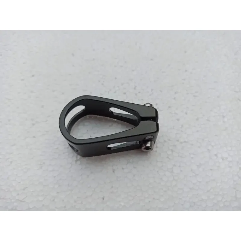 Taiwan-made, suitable for Giant original aerodynamic seat tube clamp, aluminum alloy hollowed teardrop-shaped seat post clamp.