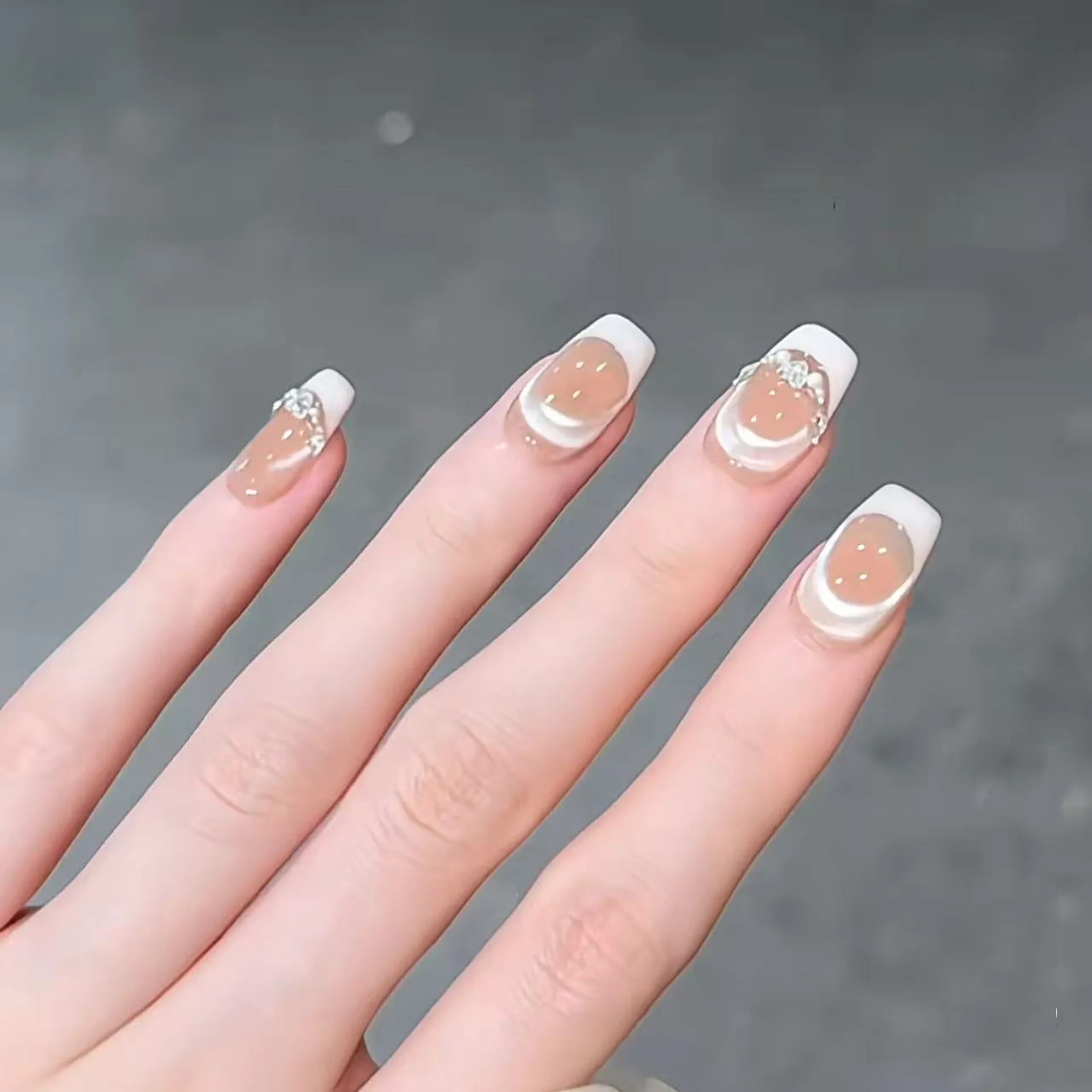 

10 шт., короткие накладные ногти ручной работы, французские румяна «кошачий глаз», белый край, дизайн со стразами, милые накладные ногти, носимые накладные ногти, кончик