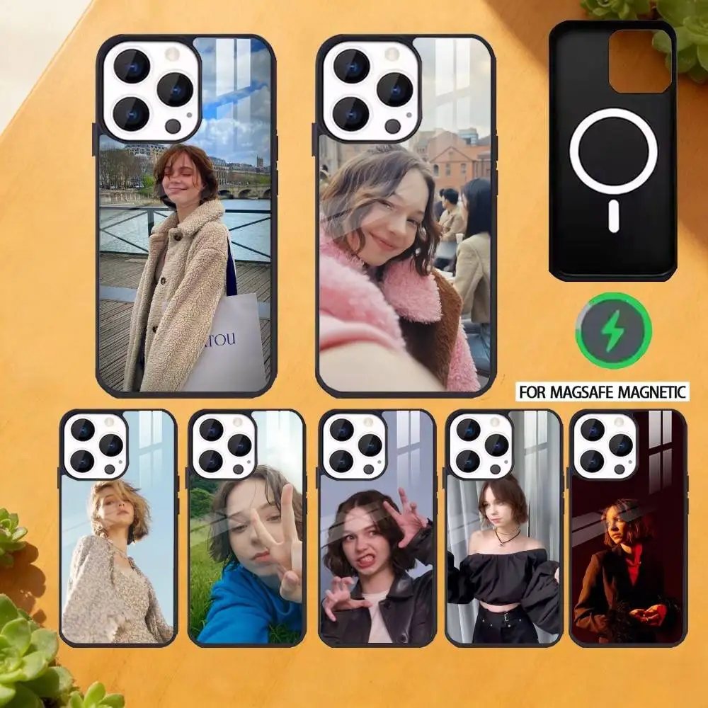 

Actor E-Emma M-Myers Phone Case For iPhone 17,16,15,14,13,12,Plus,Pro,Max For Magsafe Magnetic Wireless Charge