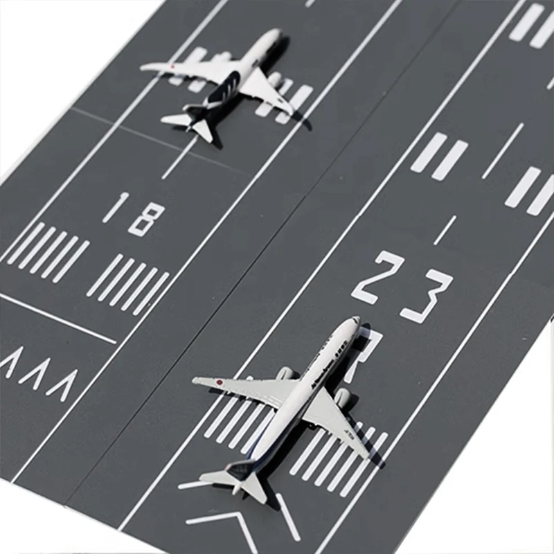 قاعدة مدرج نموذجية ذات طابع طيران لمشاهد الطائرة، تصميم واقعي من البلاستيك المتين لهواة الجمع (الطائرة غير متضمنة)