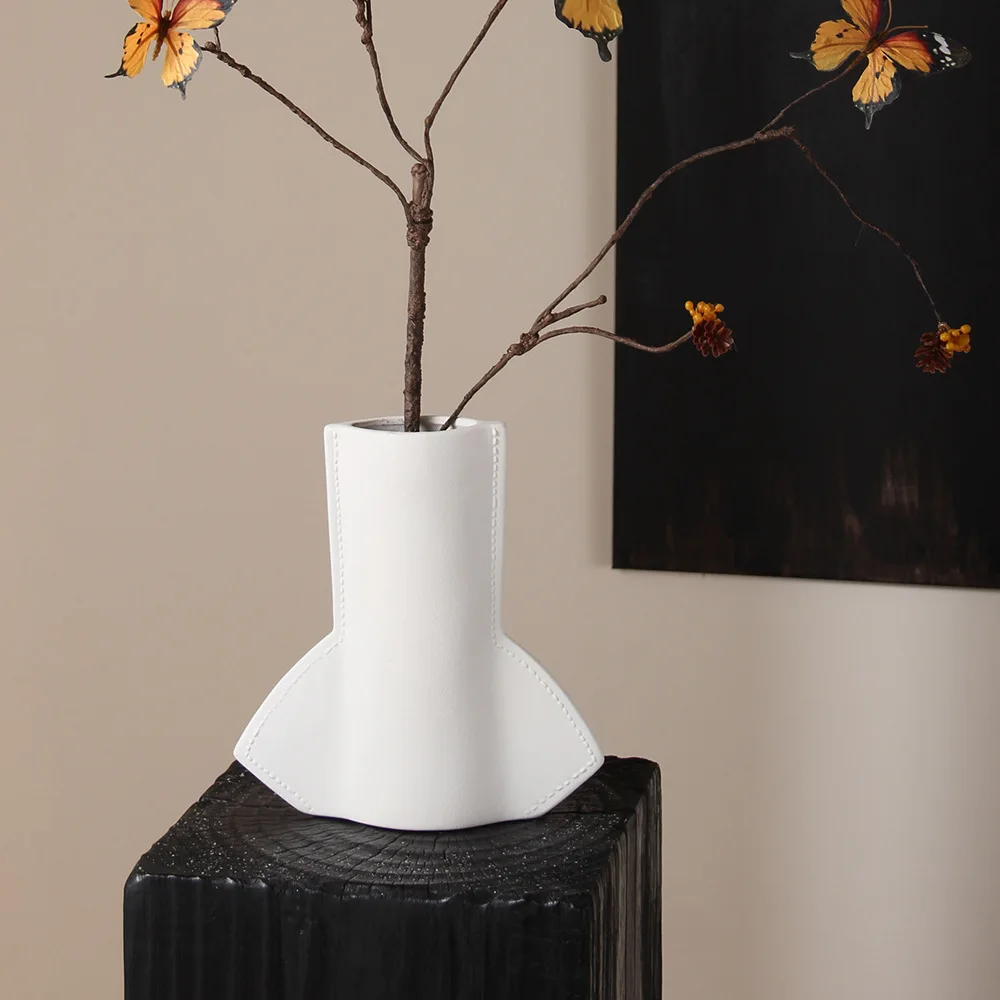 Dopamine ceramic small vase, advanced sense hydroponic vase ins wind high value creative simple art ornament