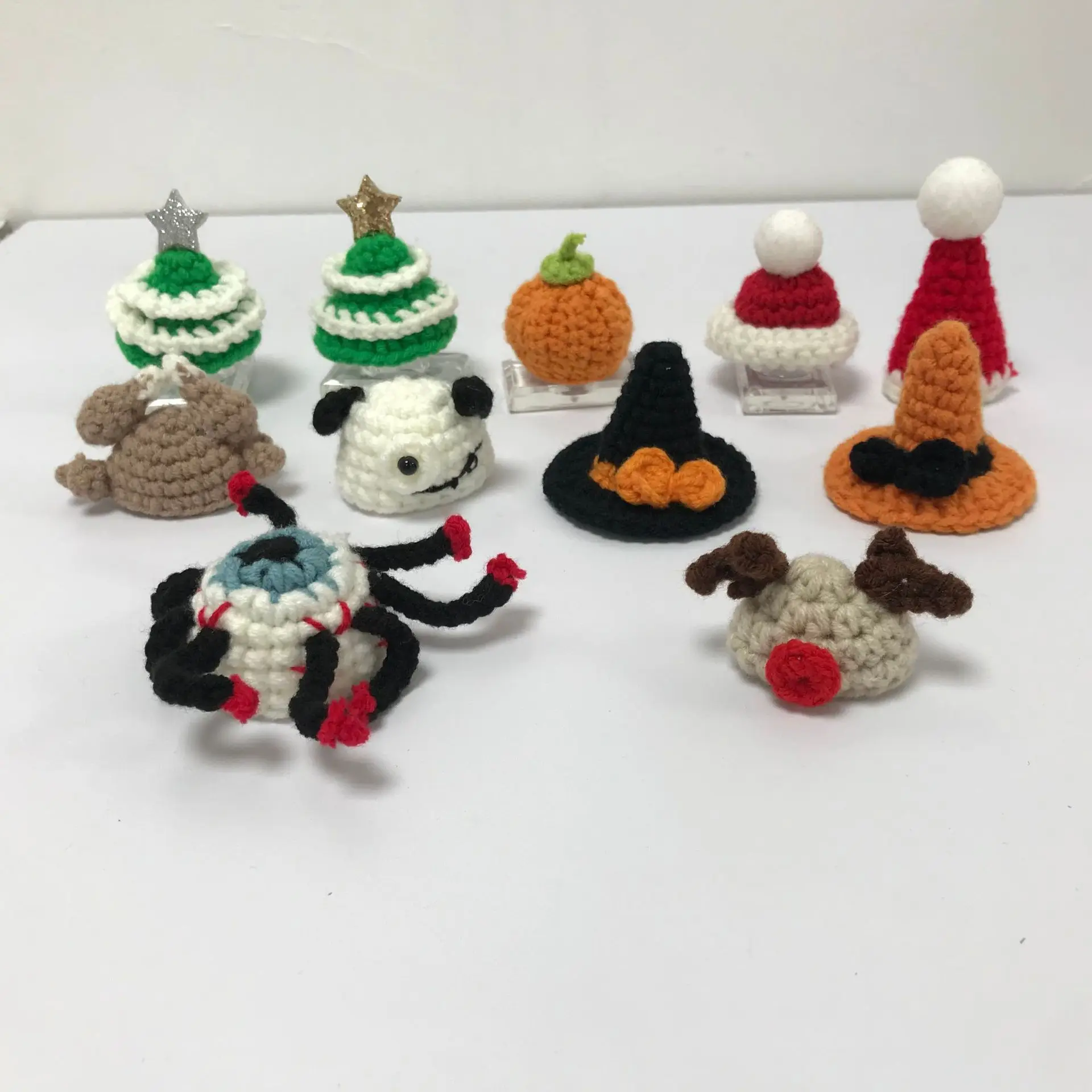 DIY Handmade Crochet Mini Christmas Theme Little Pet Festive Dress Up Hat Like Little Hamster