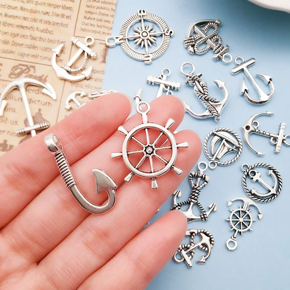 Ciondoli per barche con timone di ancoraggio argentato antico Pendenti di navigazione con bussola per forniture di braccialetti fai-da-te Accessori per la creazione di gioielli