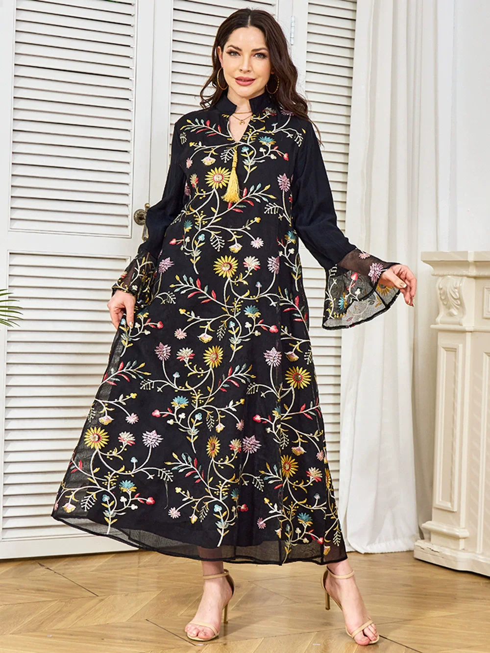 Middle Eastern Abaya Fashion Dazzling Bead Embroidered Robe with Lotus Leaf Sleeves Muslim Luxury Fashion Dress