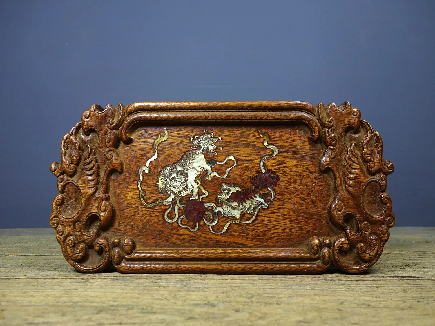 

The Exquisite Craftsmanship And Beautiful Appearance Of The Old Rosewood Tea Plate Are Worth Collecting