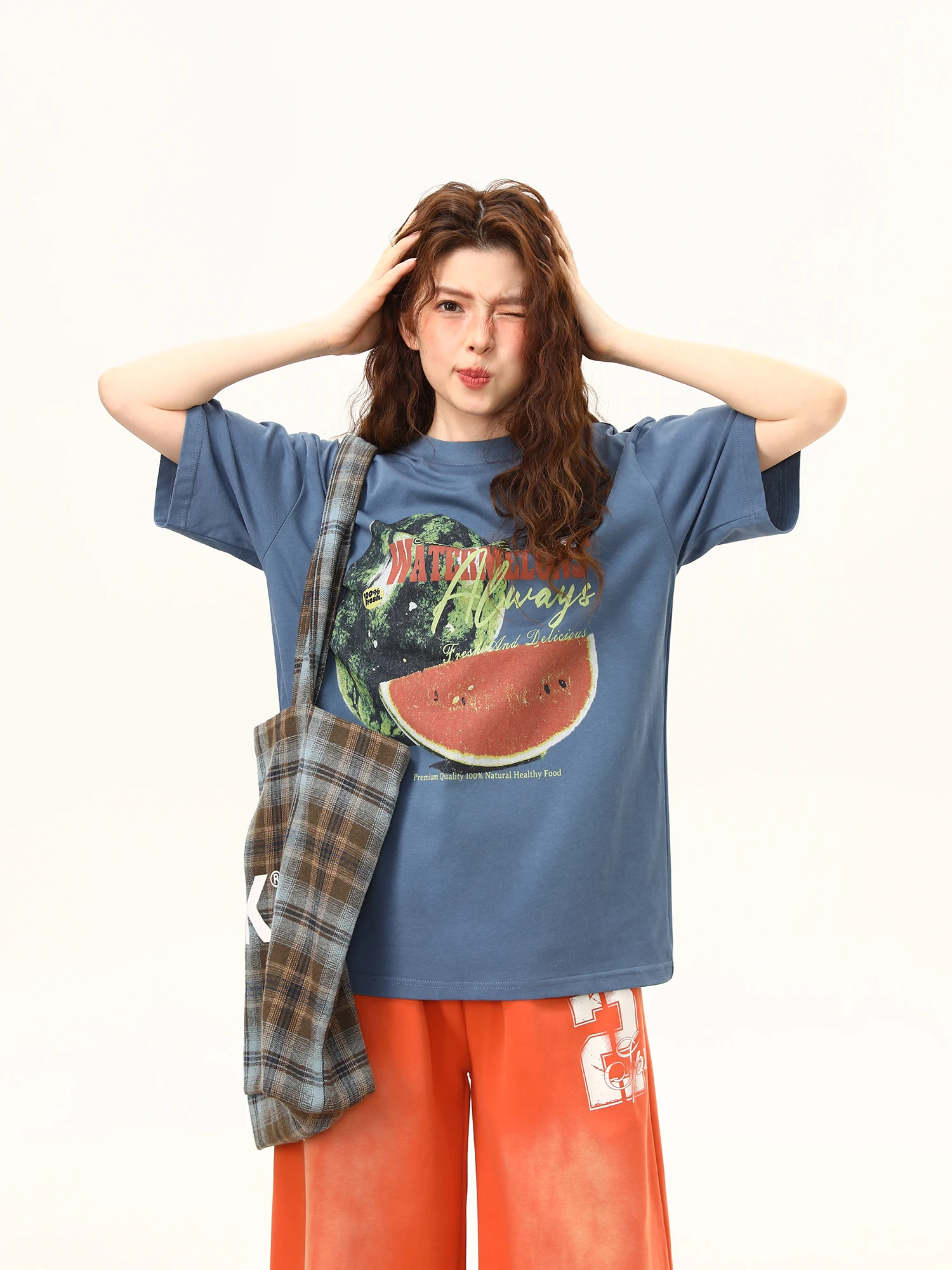 

Женская свободная футболка Wild Summer 2026 с креативным принтом арбуза, короткий рукав, уличный стиль, универсальный повседневный топ