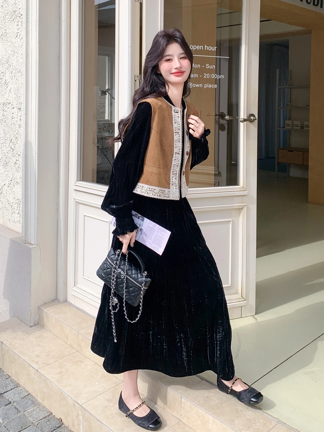 

Ретро-комплект из черного бархатного платья и замшевого жилета для женщин: стильный костюм-двойка с цветочным принтом, завышенной талией и коротким рукавом для весны и осени