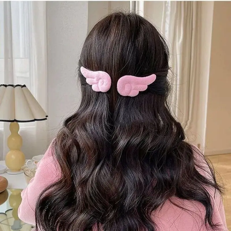 2pcs Angel\'s wings paired with a sweet girl\'s heartbreak hairpin, cute outer bangs clip