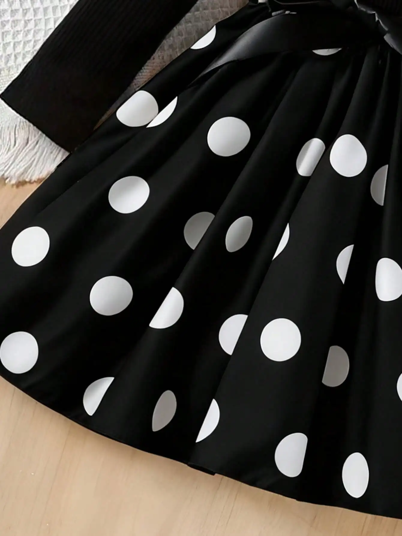 Sommerkleid für Kinder mit Rundhalsausschnitt und langen Ärmeln, elegantes, einfarbiges, gepunktetes Midikleid, lässig – Detail 7
