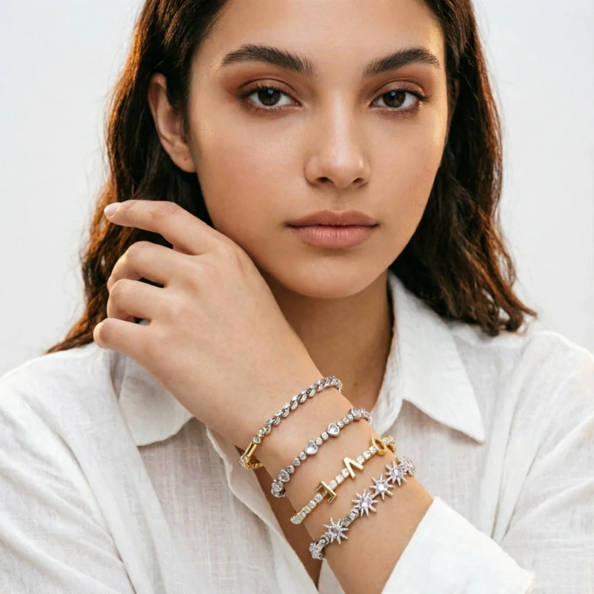 Exquisite glänzende Zirkon-Armbänder mit runden, herzförmigen, quadratischen, Weizenblatt- und Sternen-Elementen für Damen und Herren, schlichte Sonnen- und LOVE-Buchstaben-Armreifen, Schmuck. – Detail 13