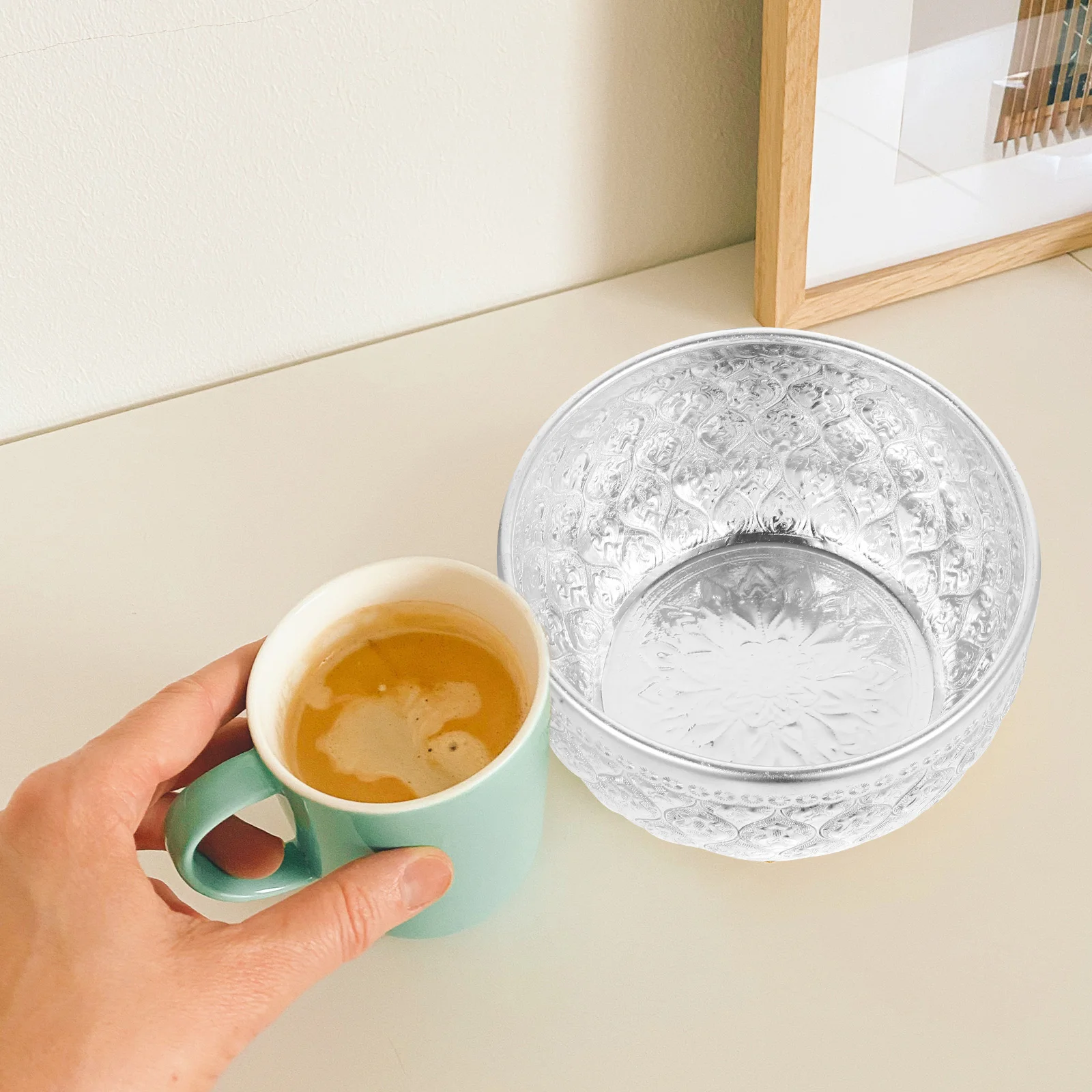 

Sturdy Reusable Metal Bowl Embossed Alloy Tin Carving Retro Soup Noodle Rice Salad Mixing Bowls Household Restaurant Camping
