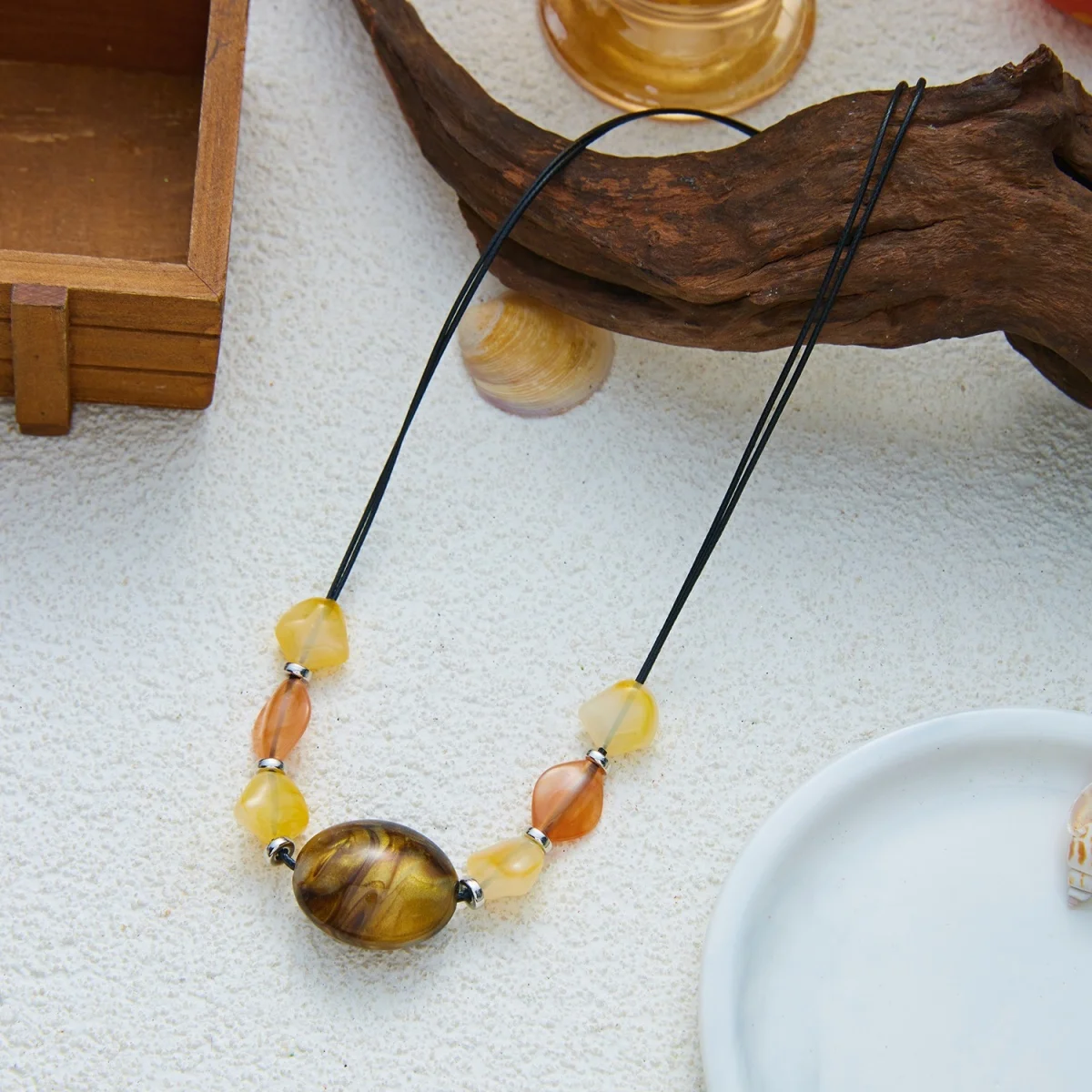 Ästhetische Boho-Halskette mit unregelmäßigen Acrylperlen und schwarzem Seil für Damen und Herren, Retro-Handarbeit, geometrischer Choker, Partyschmuck – Detail 29