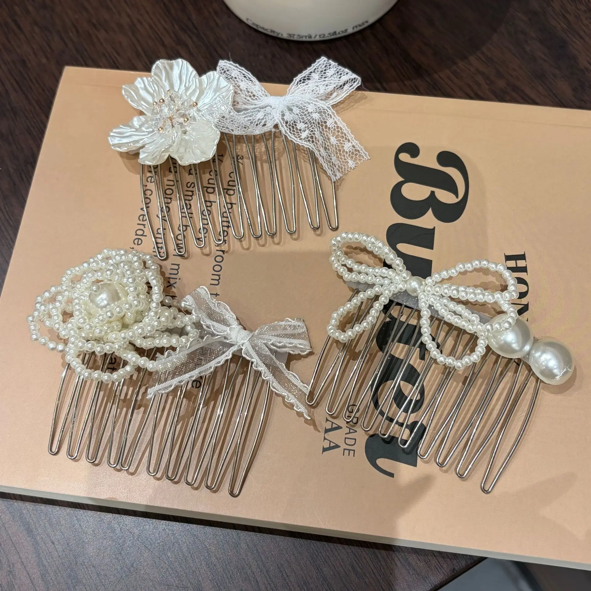 Fashionable floral pearl upside-down comb for women, high-end and versatile hair comb, new exquisite updo hair accessory view 2