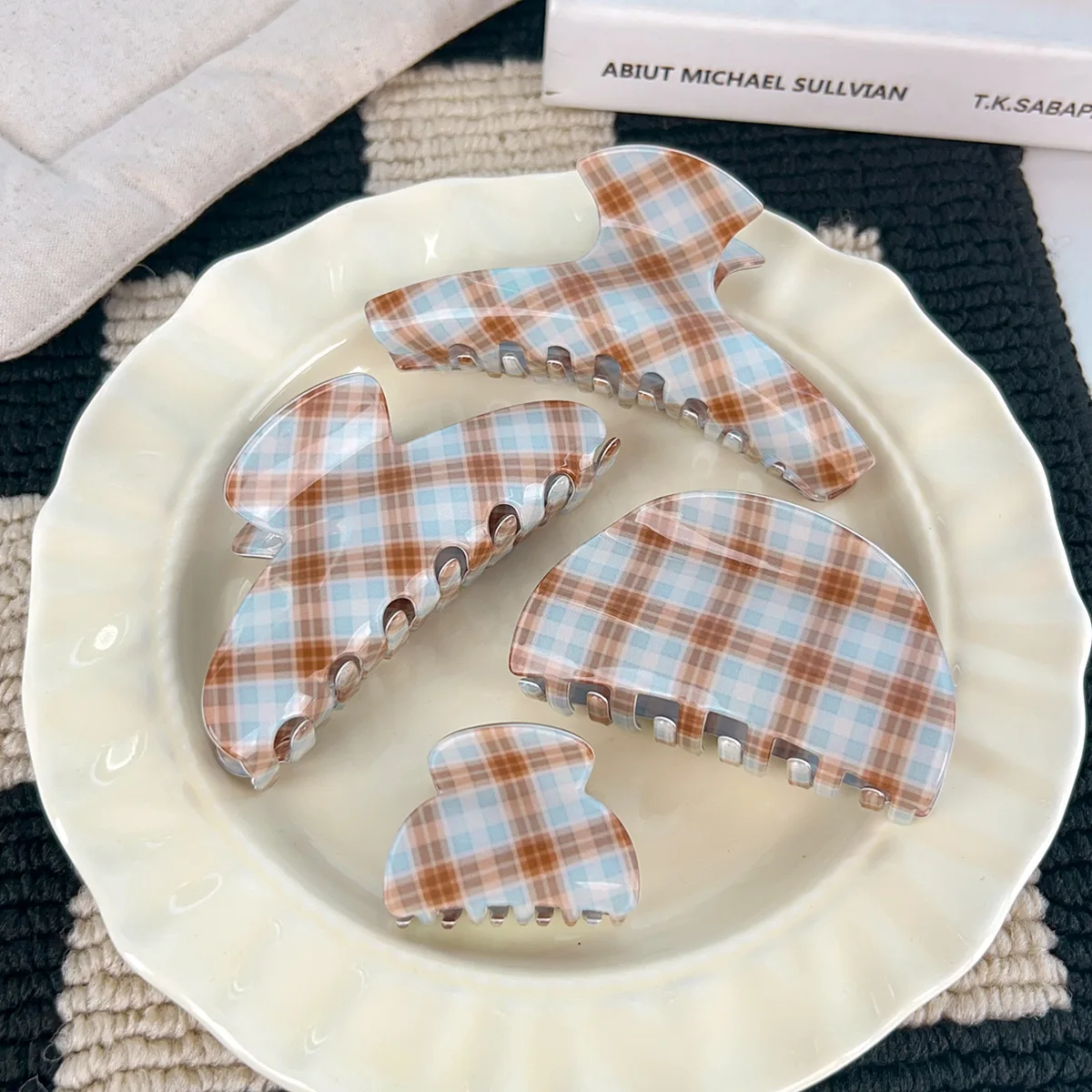Brown Blue Checkered Pattern Geometry Acrylic Hair Claw for Women Girl Elegant Hairpins Shark Clip Crab Barrettes Lady Headdress