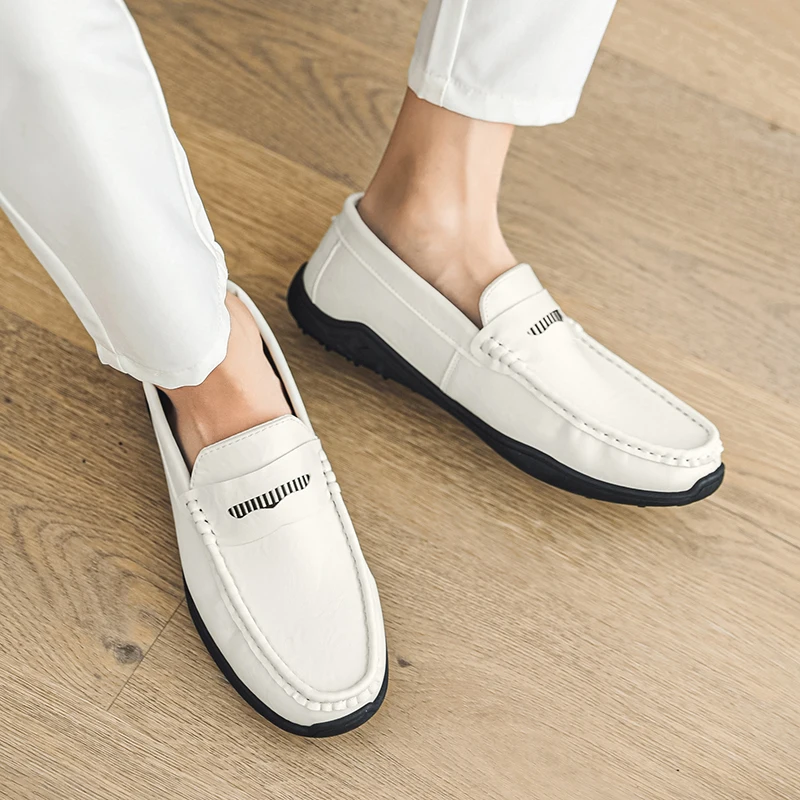 Men's Loafers Shoes Fashionable British Style Large Size Slip-On Casual Shoes for Men Breathable Rubber Outsole Flat Shoes