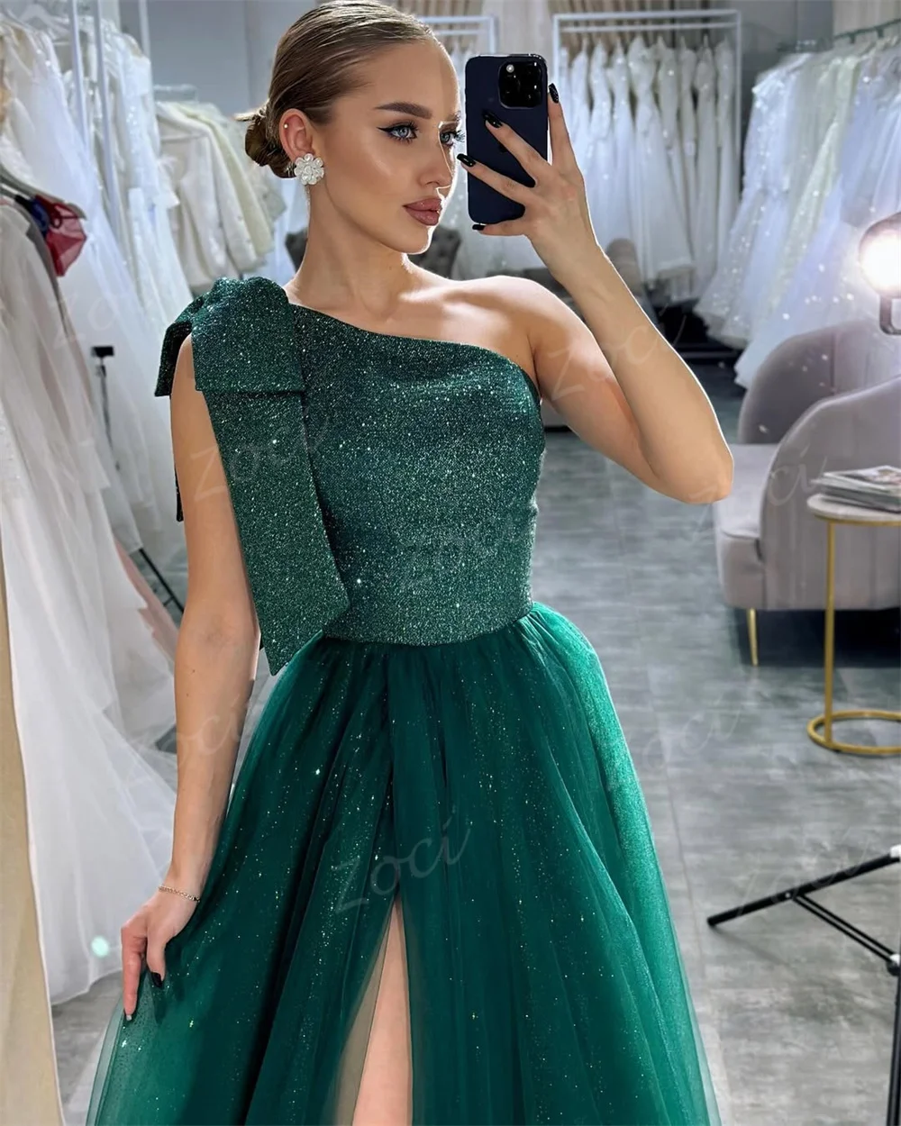 Zoci مخصص الأخضر الداكن لامعة تول فساتين لحضور الحفلات الموسيقية كتف واحد بلا أكمام فساتين الحفلات المسائية عالية الشق فستان الزفاف للنساء