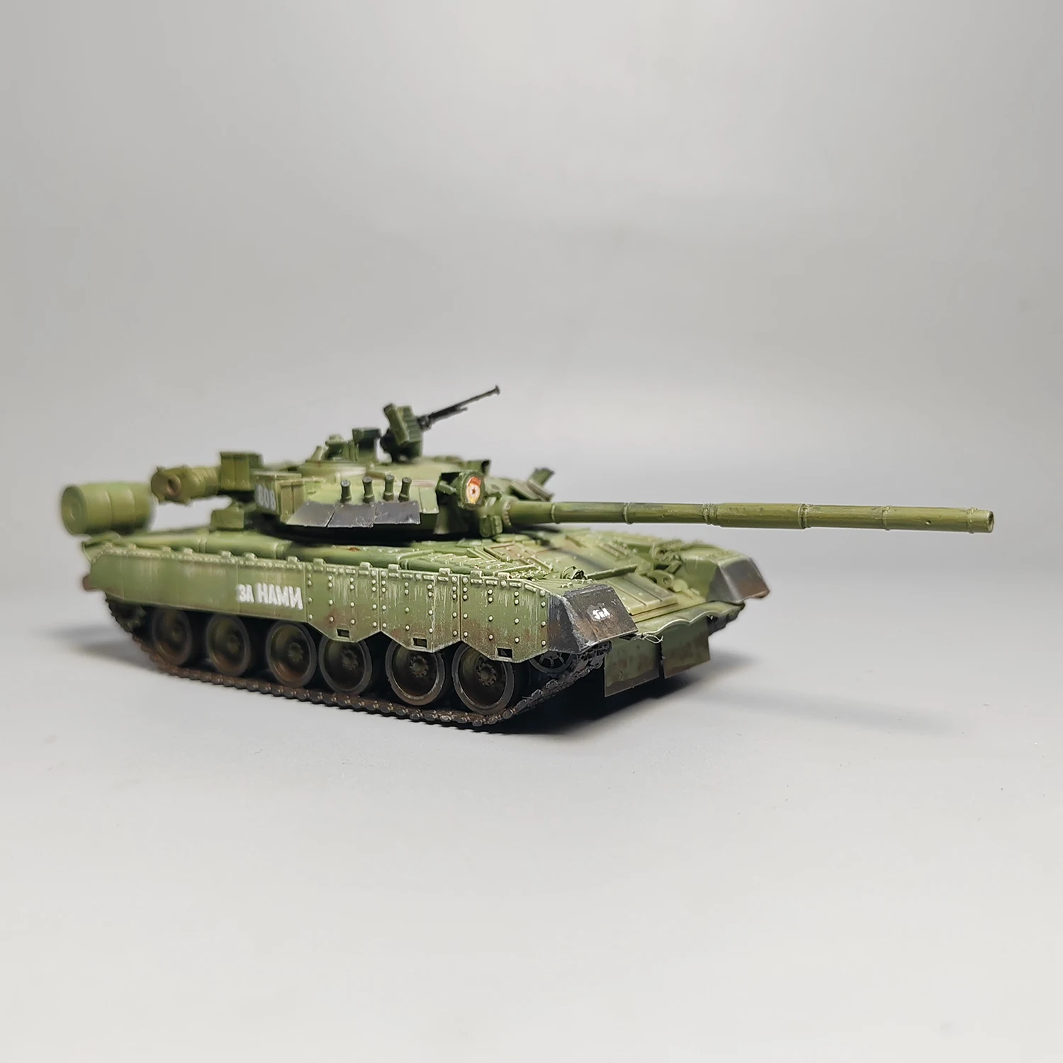 1:72 Scale Plastic Russian T-80UE Main Battle Tank Model Militarized Combat Track Type Classics Adult Gifts Toys Souvenir